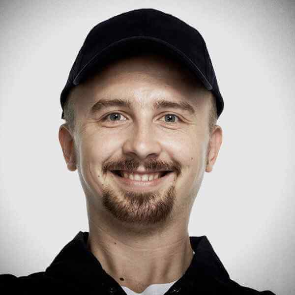 https://entrustroofing.com/wp-content/uploads/2018/09/our_team_03.jpg